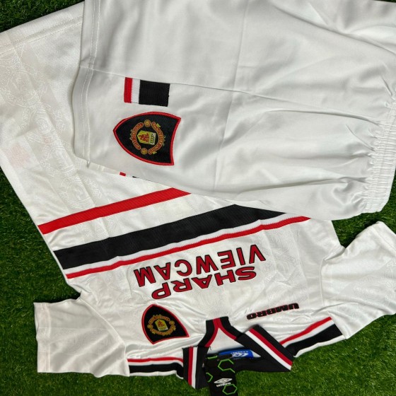 David Beckham Manchester United 199798 White Home Kids Kit – Kit Jersey for Children –  KinderTrikot  Maillot Enfant Soccer Shirt
